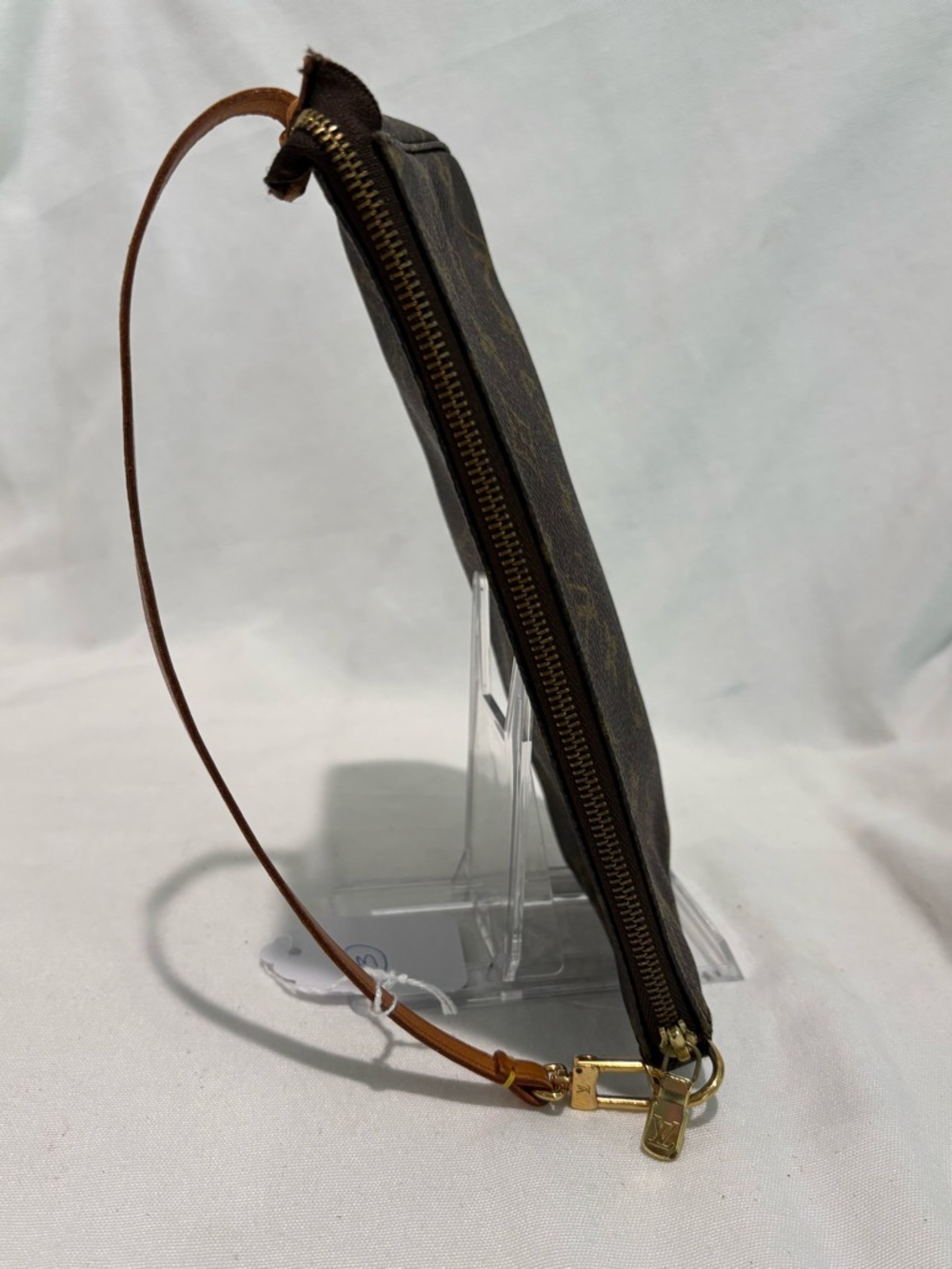 Authentic Louis Vuitton Pochette Accessoires Monogram wristlet w/ Certificate - Picture 12 of 12